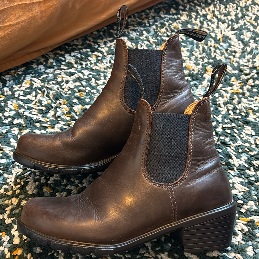 Women’s Blundstone heeled Chelsea boots